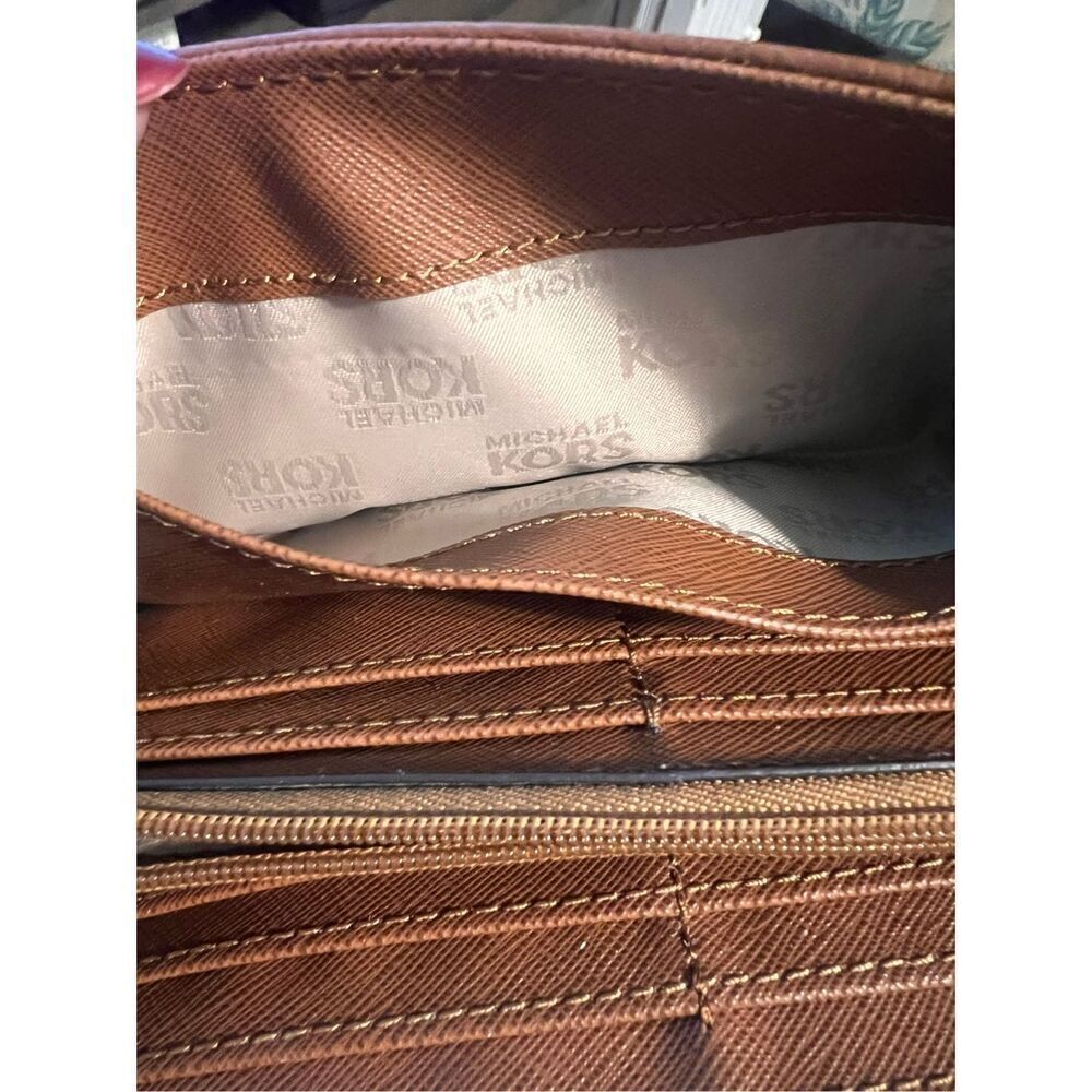 Michael Kors Fulton Carryall Leather Wallet Camel Brown Gold Hardware Classic - Picture 16 of 16